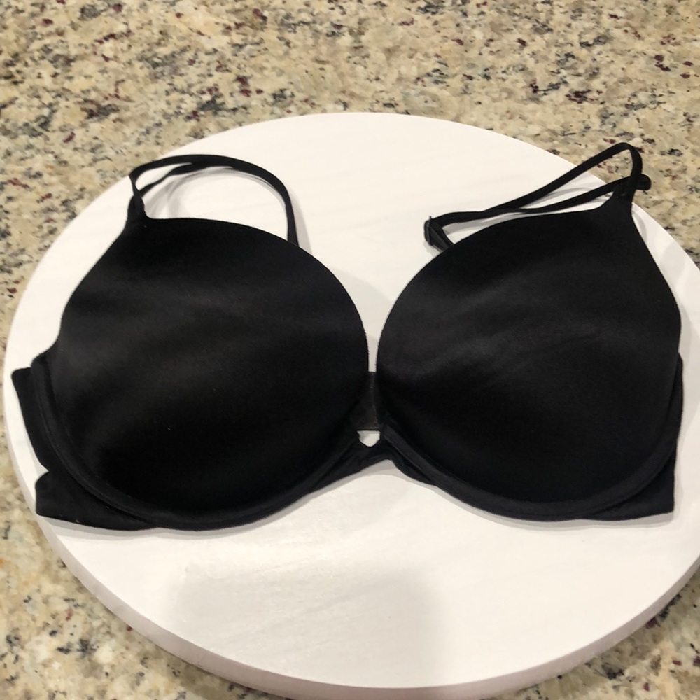 Victoria's Secret. Very sexy push-up bra. 32DD. Black.